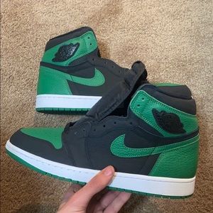 Jordan retro 1 pine green